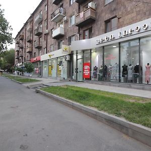Appartment Lux, Komitas 26 Ереван Exterior photo