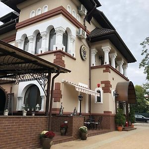 Vila Turistica Tosca Regal Hotel Bacău Exterior photo