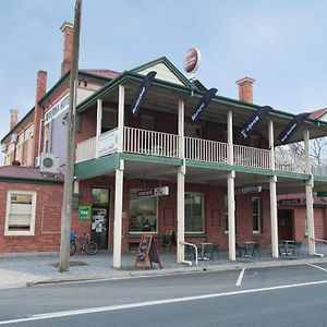 Riverina Hotel Холбрук Exterior photo