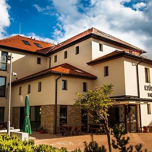 Ezuesthid Hotel Veszprém Exterior photo