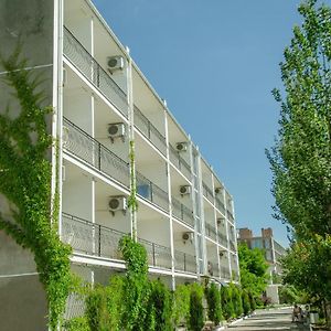 Sanatorium Neftekhimik Ukrainy Hotel Berdyansʼk Exterior photo