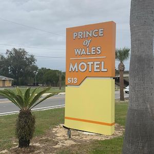 Prince Of Wales Motel Лейк Уелс Exterior photo