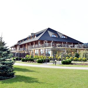 Hotel Swietokrzyski Dwor Нова Слупия Exterior photo
