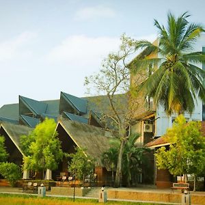 Avasta Resort And Spa Ponnarankulama Exterior photo