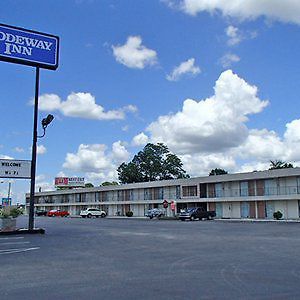 Rodeway Inn Лъмбъртън Exterior photo