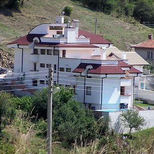 Хотел Алексиевата Къща Hotel Gurgulyat Exterior photo