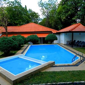 Jayasinghe Holiday Resort Катарагама Exterior photo