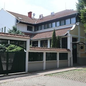 Szlovak Panzio Hotel Бекесксаба Exterior photo