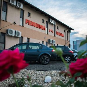 Pensiunea Almada Hotel Арад Exterior photo