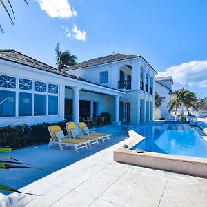La Mouette Cable Beach Bahamian Villa Насау Exterior photo