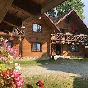 Садиба Гуцульський Двір Hotel Ворохта Exterior photo