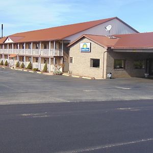 Days Inn By Wyndham Huntington Pea Ridge Exterior photo