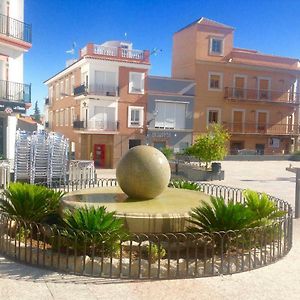 A.T. La Plaza Apartment Calamonte Exterior photo