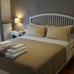 Residenza Leon Bed & Breakfast Кастелнуово дел Гарда Exterior photo