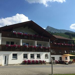 Gastehaus Reichle Hotel Танхайм Exterior photo