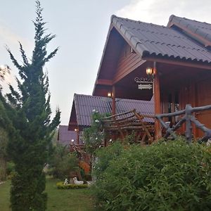 Indah Garden Hill Resort Фечабун Exterior photo