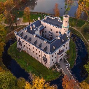 Zamek Karpniki Schloss Fischbach Ломница Exterior photo