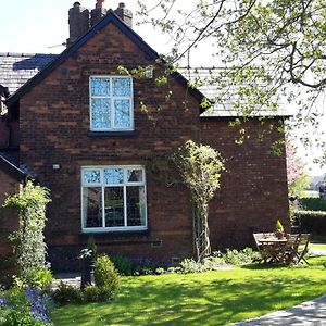 The School House Bed & Breakfast Уорингтън Exterior photo