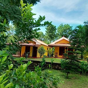 Amazon Cabanas Villa Тисамахарама Exterior photo