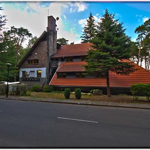 Gosciniec Lizawka Hotel Познан Exterior photo