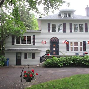 Gite Saint-Laurent Bed & Breakfast Trois-Rivières Exterior photo