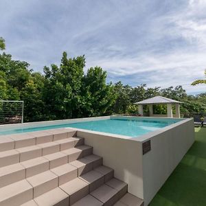 Alpha 8 On Waterson - Airlie Beach Apartment Exterior photo