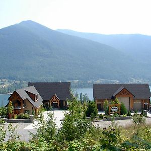 Kootenay Wild Guest Suites Нелсън Exterior photo