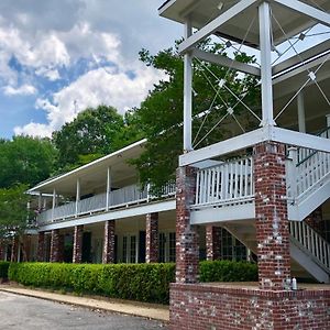 The Lodge At The Bluffs Сейнт Франсисвил Exterior photo