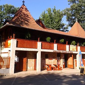 Kiskastely Fogado-Etterem Hotel Füzesgyarmat Exterior photo