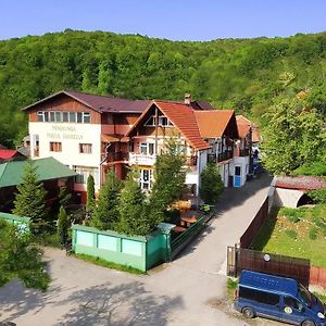 Pensiunea Agroturistica Piscul Soarelui Hotel Къмпулунг Exterior photo