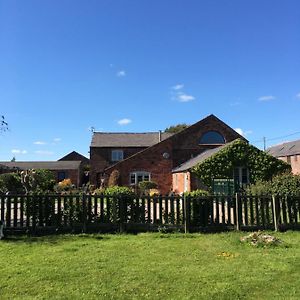 The Barn Bed And Breakfast Ливърпул Exterior photo