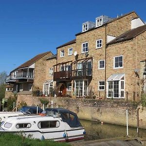 River Courtyard Apartment In The Heart Of Stneots Сент Неотс Exterior photo