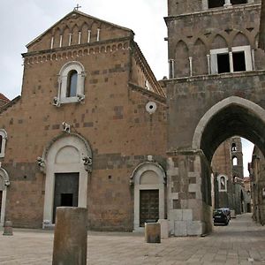 Boutique Hotel Palazzo Dei Vescovi Касертавекия Exterior photo